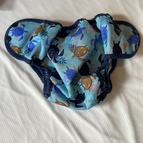 2 Thirsties swim diapers size 2 (9-36 month | 18-40 lbs) - Picture 6 of 12